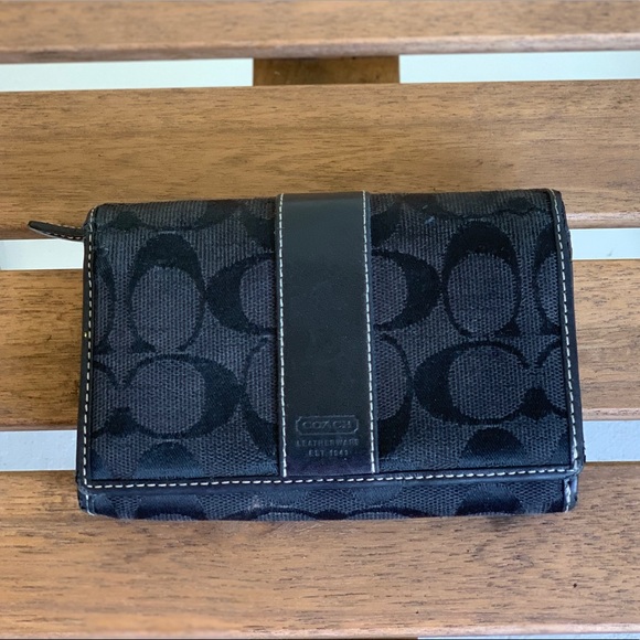 Coach Handbags - Coach wallet used condition